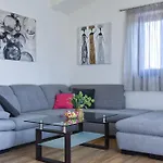 T&T Sea View Apartment, Balcony, Barbecue, Parking