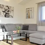 T&T Sea View Apartment, Balcony, Barbecue, Parking
