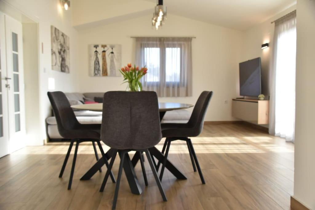 Apartament T&t Sea View Apartment, Balcony, Barbecue, Parking Zadar