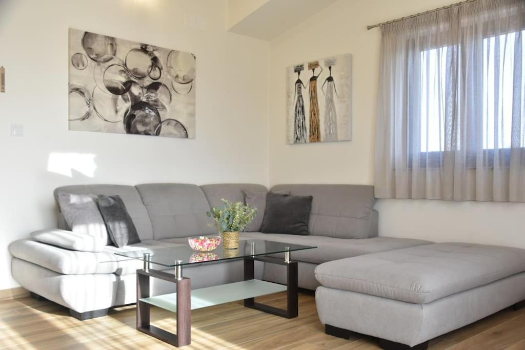 Apartament T&t Sea View Apartment, Balcony, Barbecue, Parking